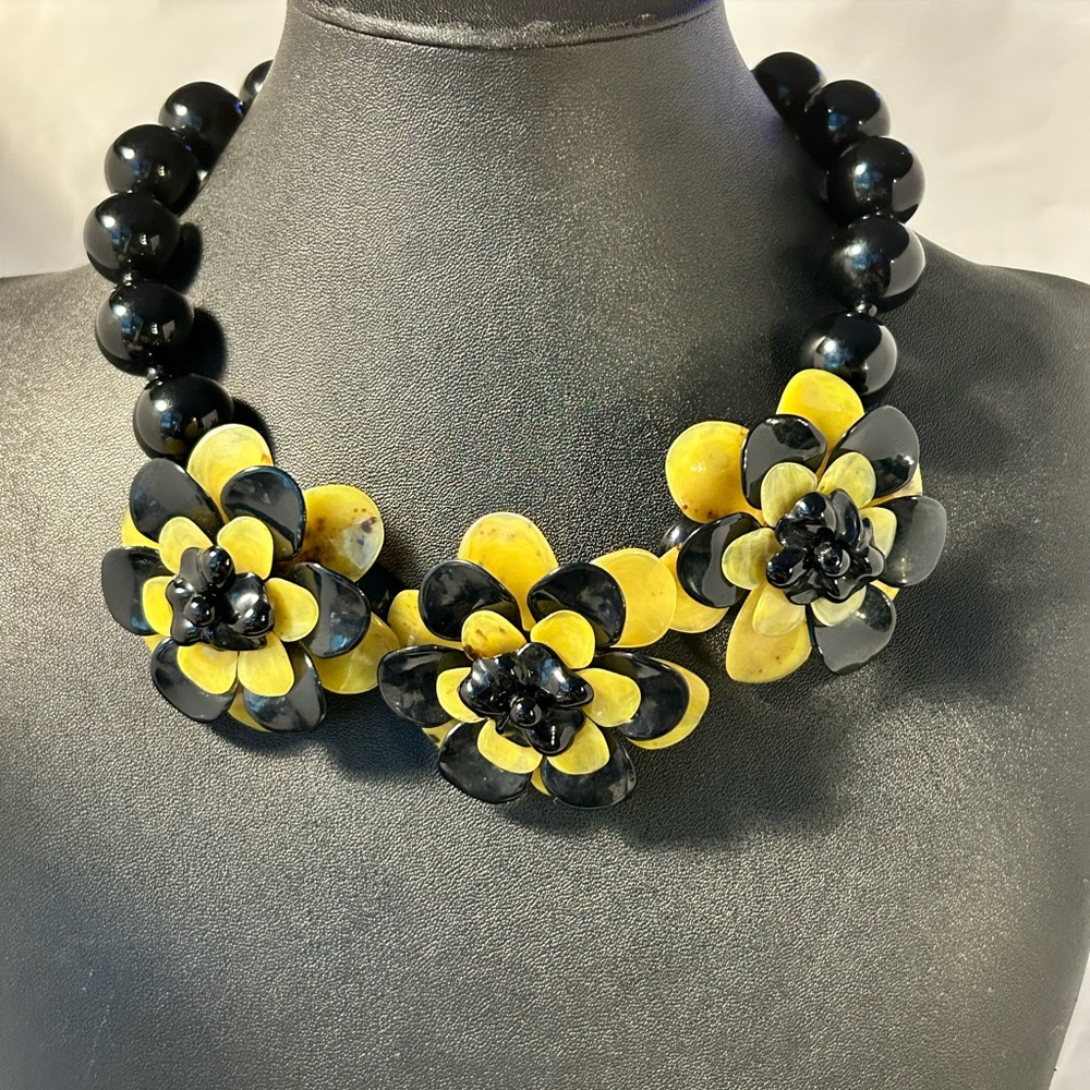 Elegant Black and Yellow Floral Necklace
